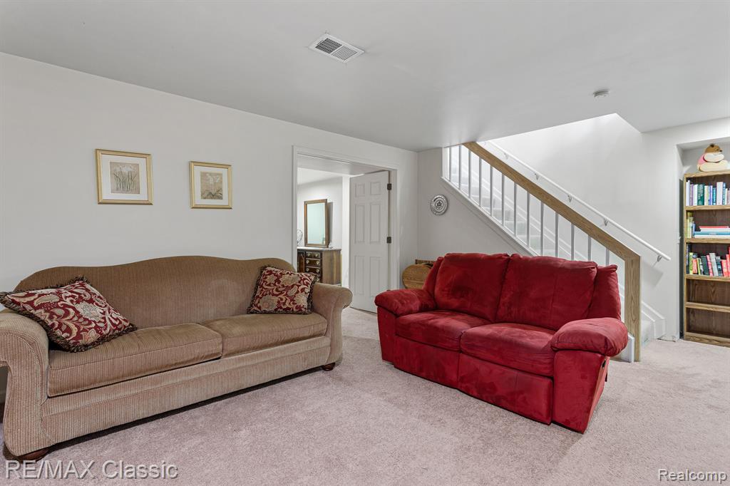 38360 Chessington, Farmington Hills, MI 48331 — Photo 25