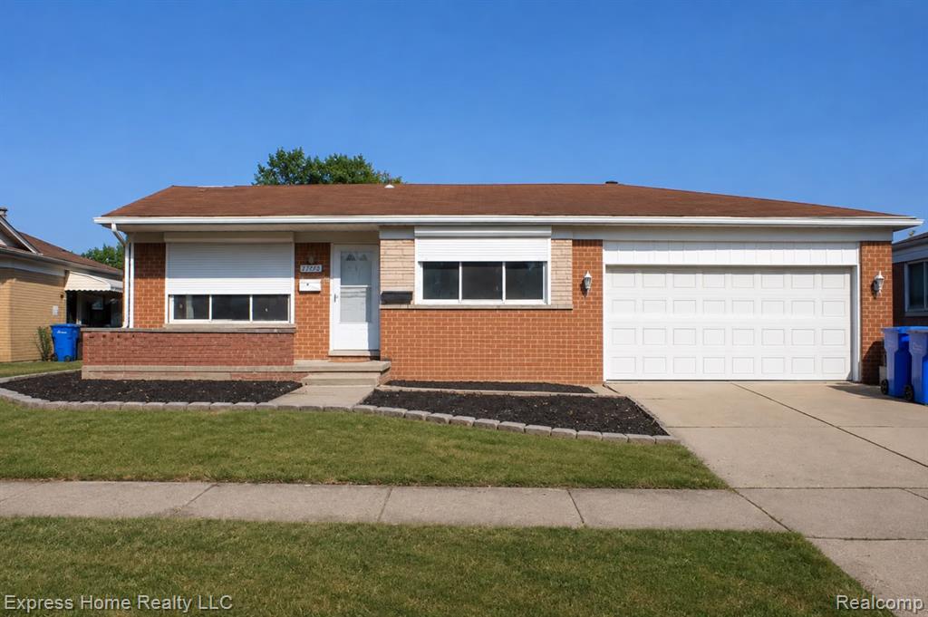 27262 Thomas Avenue, Warren, MI 48092