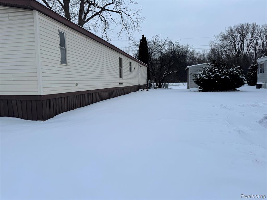 6065 Vernon, Belleville, MI 48111 — Photo 2