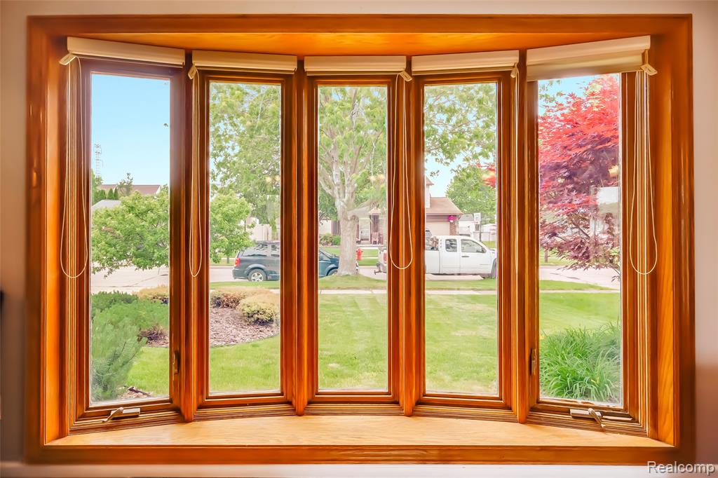 24705 Colonial Drive, Woodhaven, MI 48183 — Photo 29