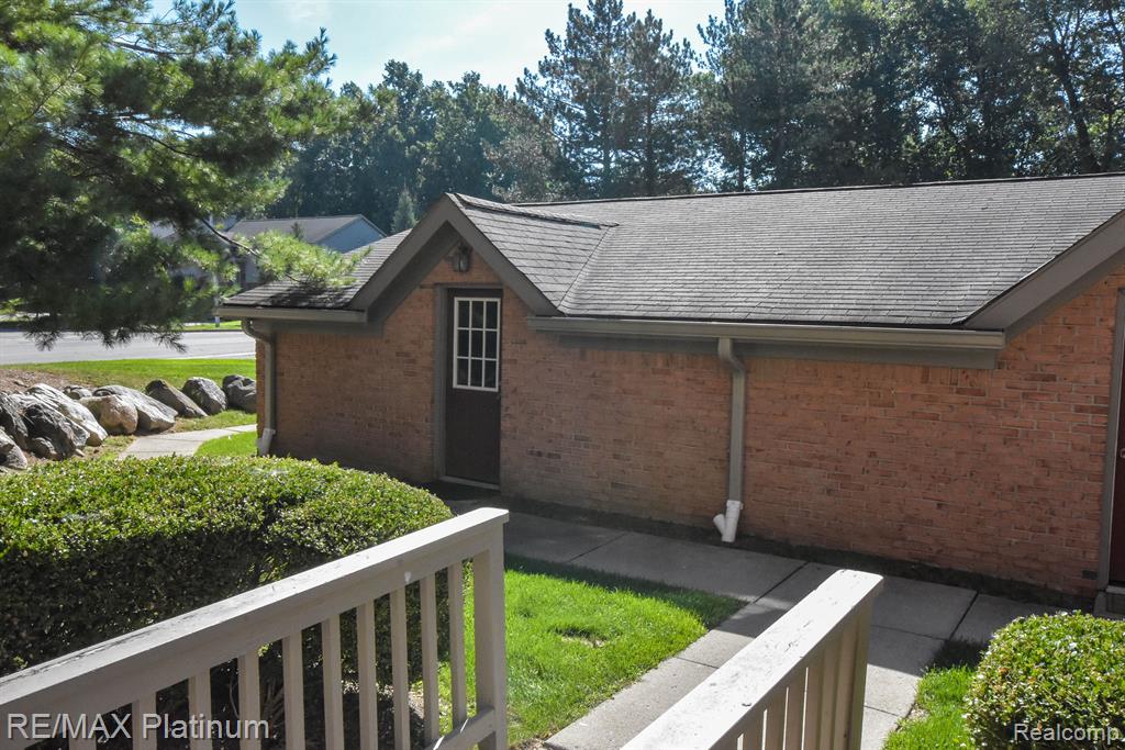 900 RIDGE, Brighton, MI 48116 — Photo 4