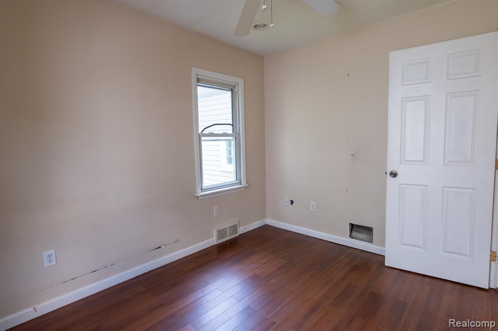 623 E Brockton Avenue, Madison Heights, MI 48071 — Photo 12