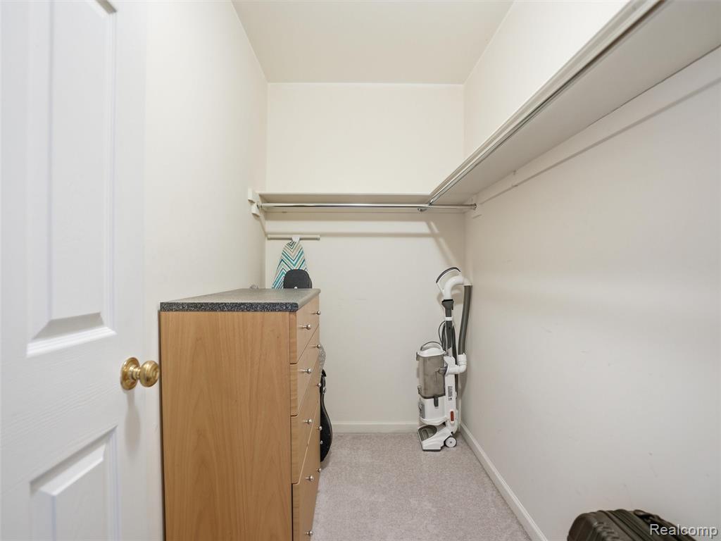 426 Oak Run Court, Royal Oak, MI 48073 — Photo 22