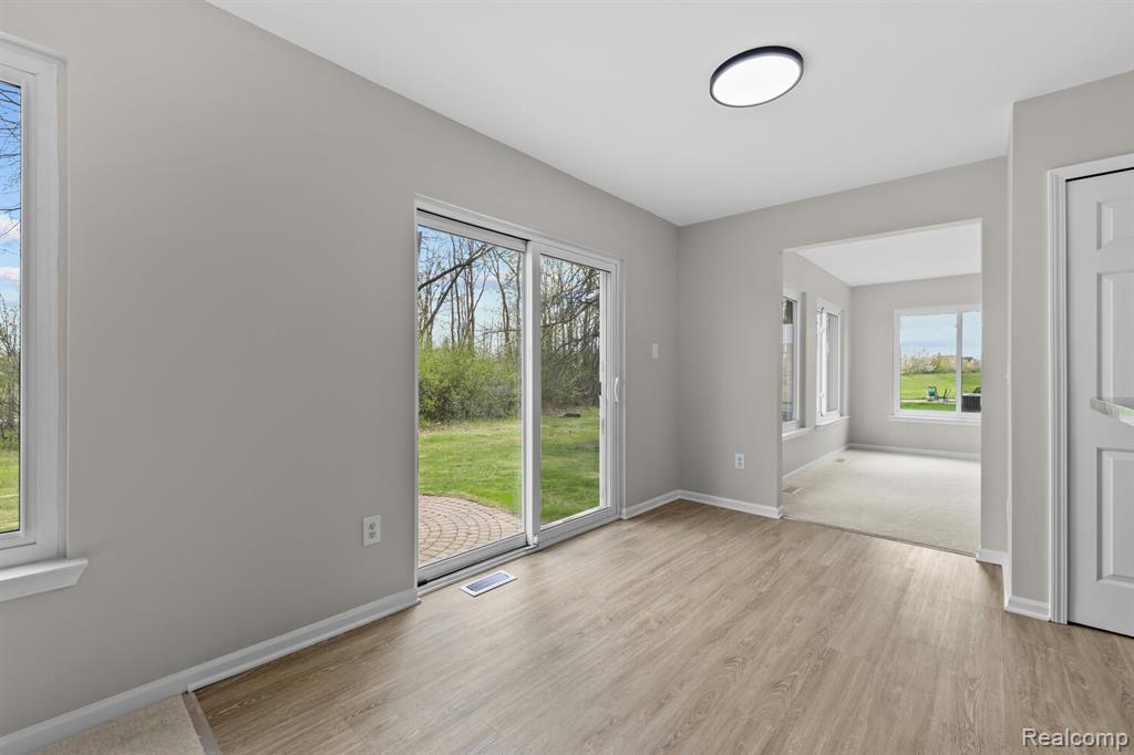 43529 S Timberview Drive, Van Buren, MI 48111 — Photo 9