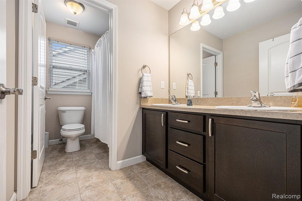 4846 E Stonegate Circle, Lake Orion, MI — Photo 22