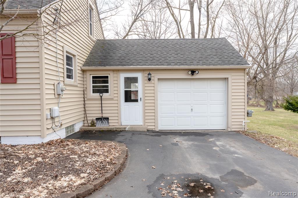 723 Globe Road, Waterford, MI 48328 — Photo 26