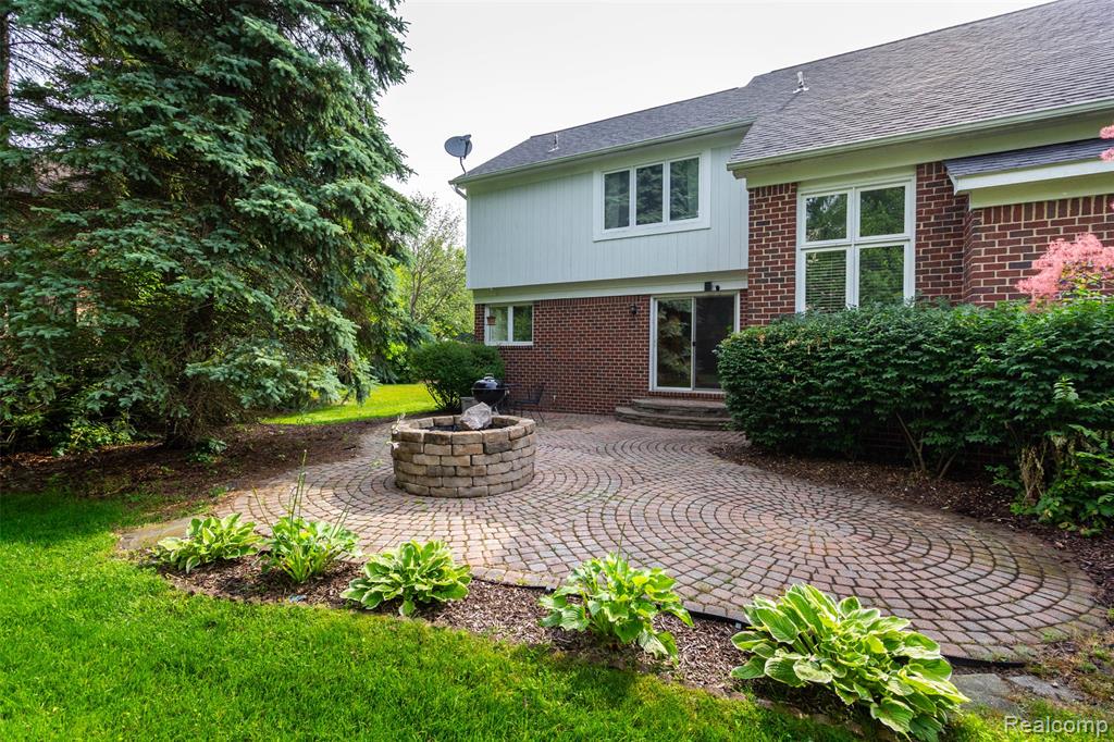 878 Dakota, Rochester Hills, MI 48307 — Photo 49