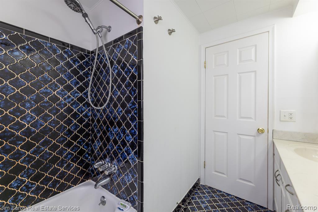 47425 Barbara Road, Macomb, MI 48044 — Photo 18