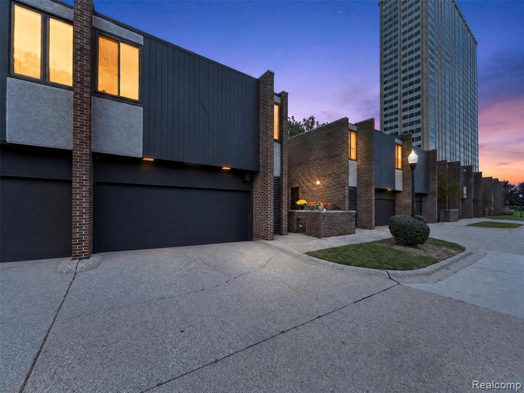 1243 Navarre Place, Detroit, MI 48207