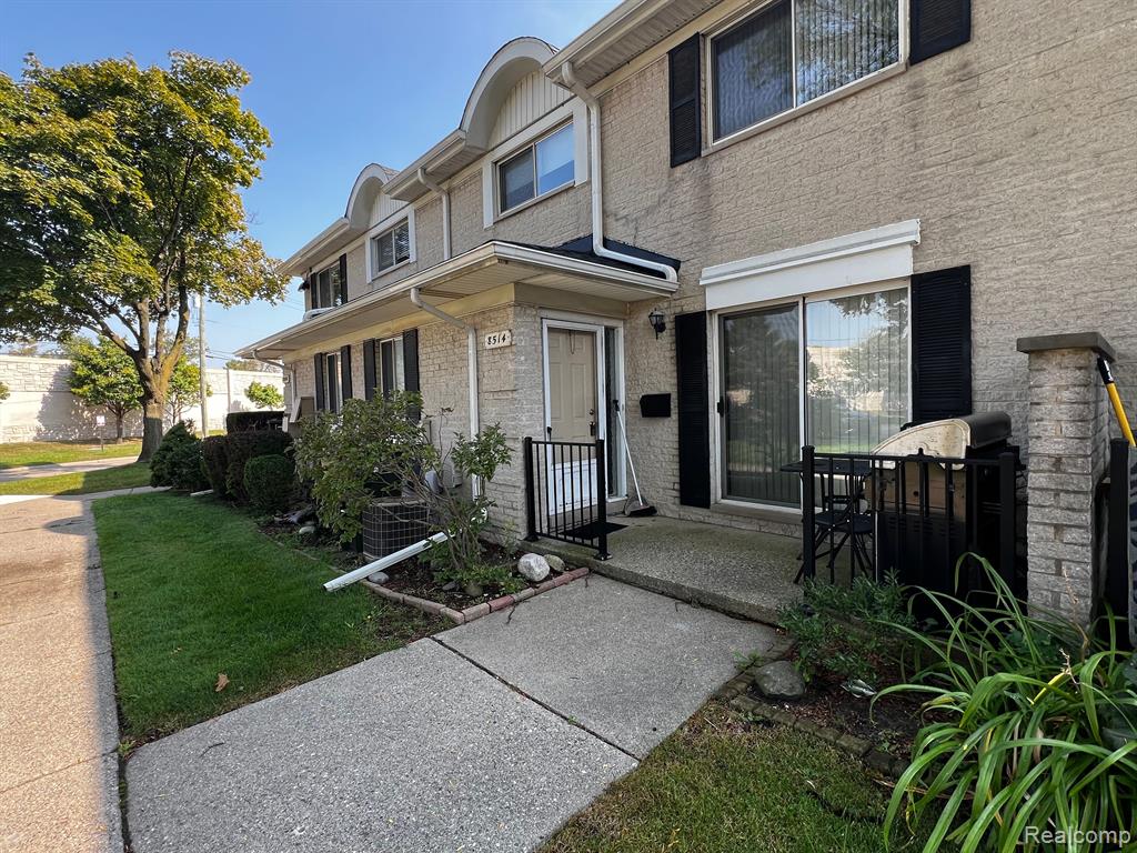 8514 HAMPSHIRE Drive, Sterling Heights, MI 48313 — front exterior