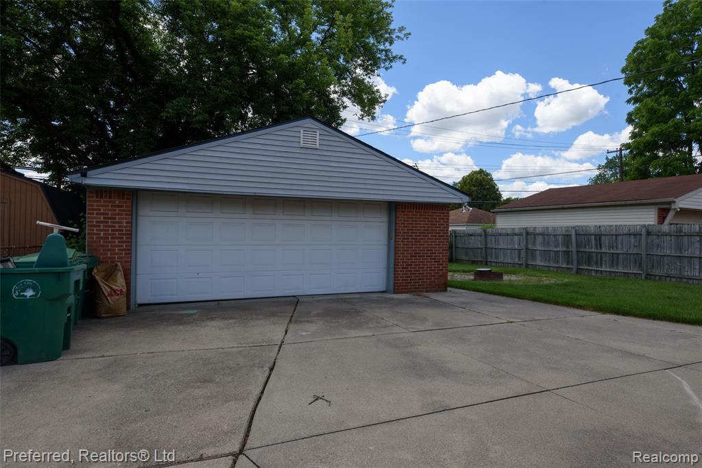 29661 Brown Court, Garden City, MI — Photo 19