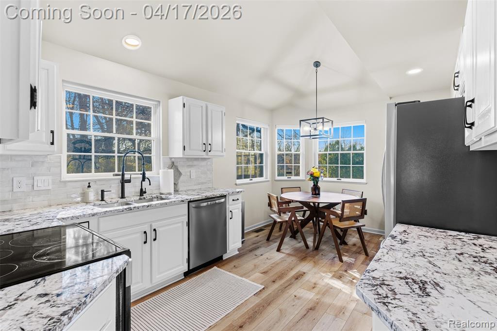 2270 Golden Pond, Fenton, MI, 48430