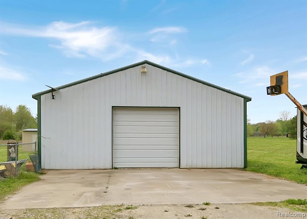6533 Kilburn Road, Grant, MI 48032 — Photo 6