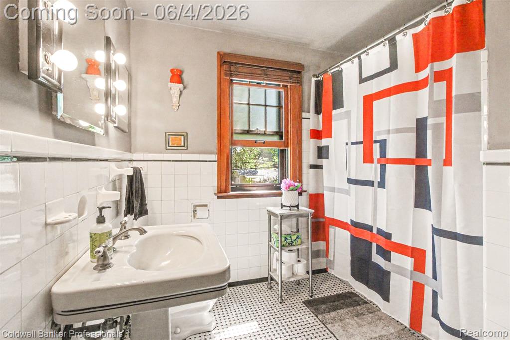 42 Wellesley Drive, Pleasant Ridge, MI — Photo 17