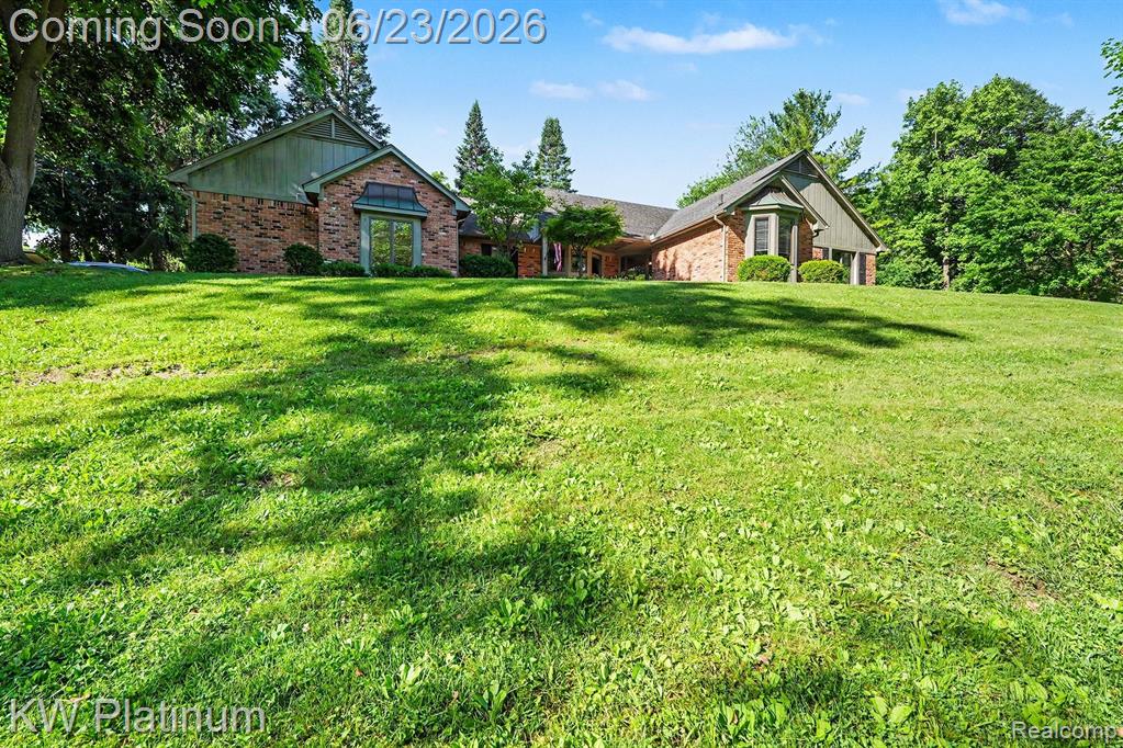 41945 Hillview Drive, Sterling Heights, MI 48314 — Photo 2