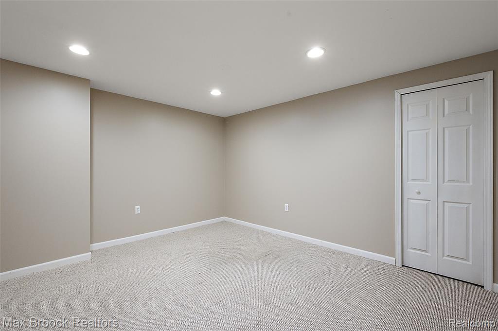 30995 Blueridge Drive, Novi, MI 48377 — Photo 28