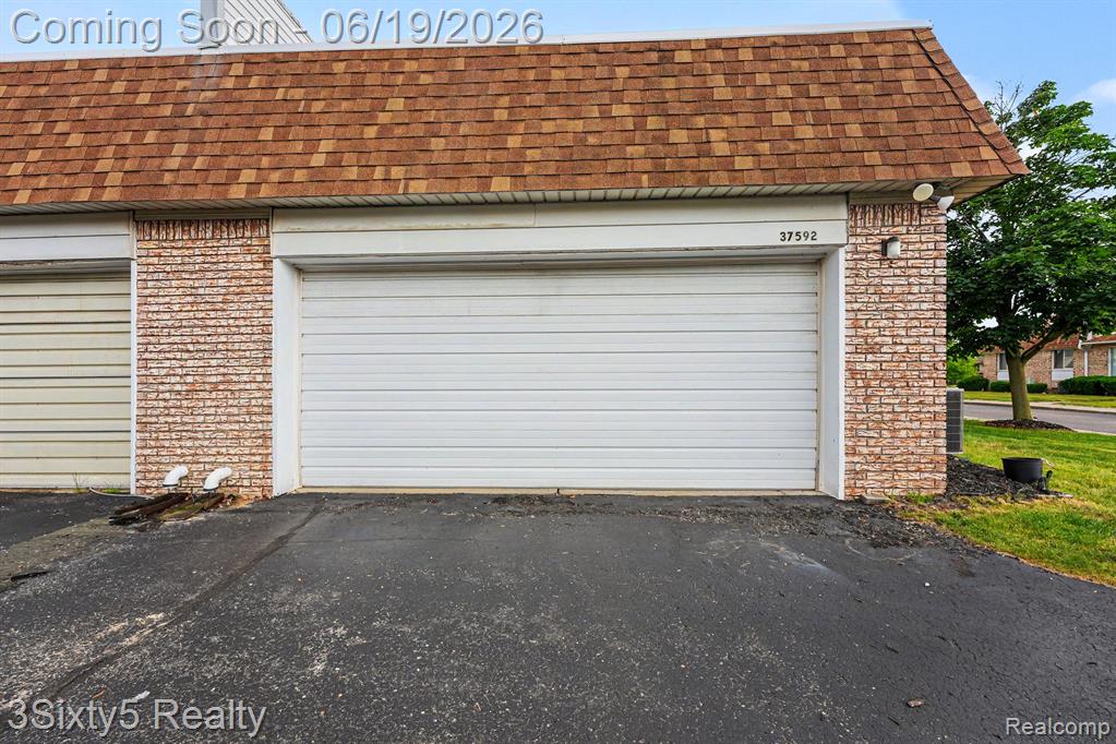37592 Garden Court, Westland, MI — Photo 26