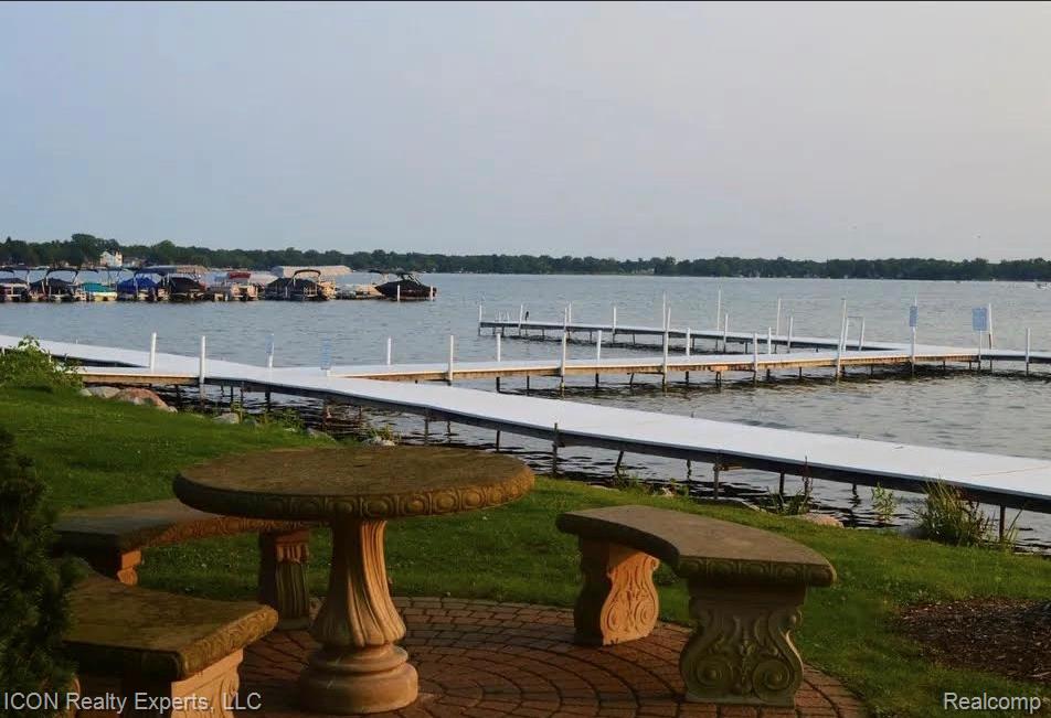 527 Red Oak Court, Commerce Twp, MI 48390 — Photo 38