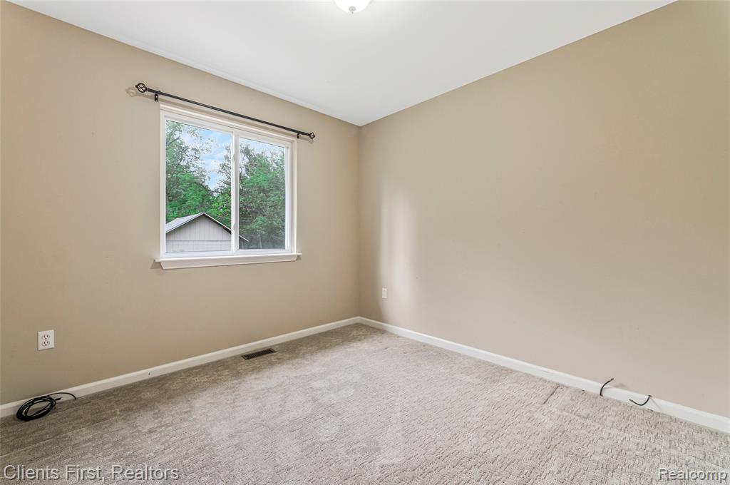 4840 Gilbo Avenue, Waterford, MI 48328 — Photo 24