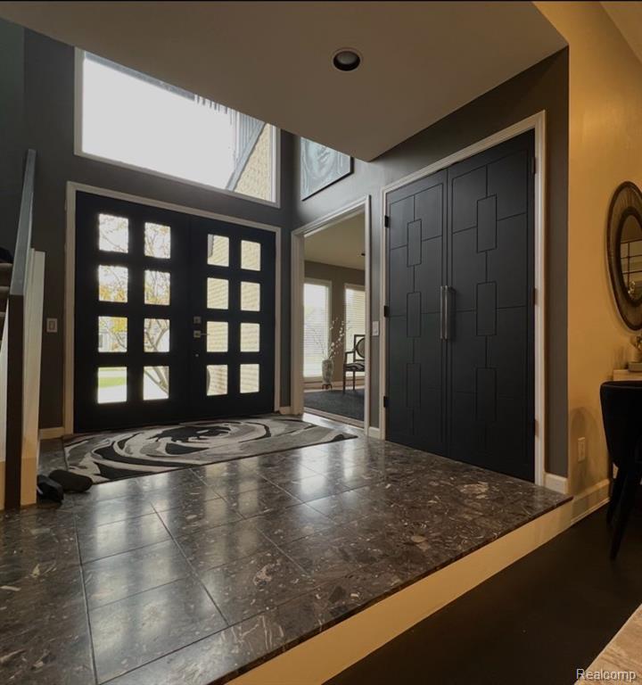 5292 Pond Bluff Drive, West Bloomfield, MI 48323 — Photo 8