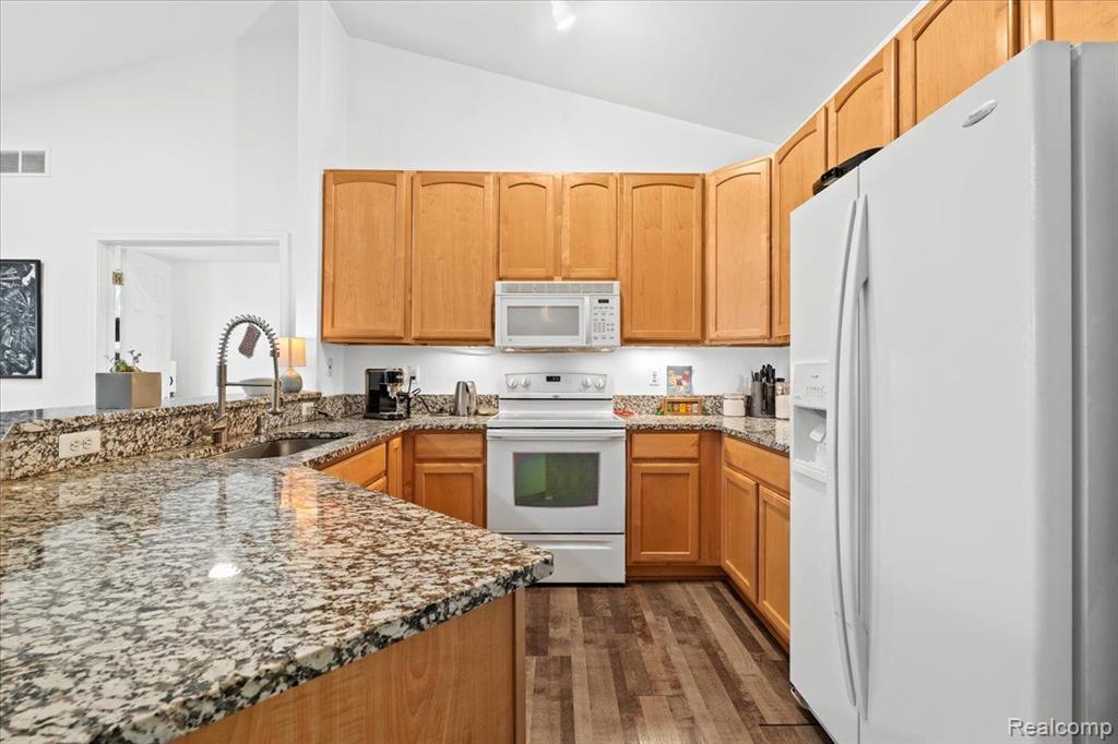 8105 AUTUMN WOODS Trail, Ypsilanti, MI 48198 — Photo 5