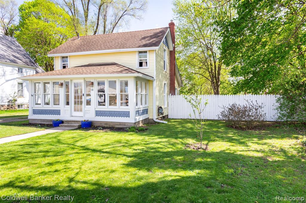 22 DAVISON Street, Oxford, MI 48371 — Photo 2