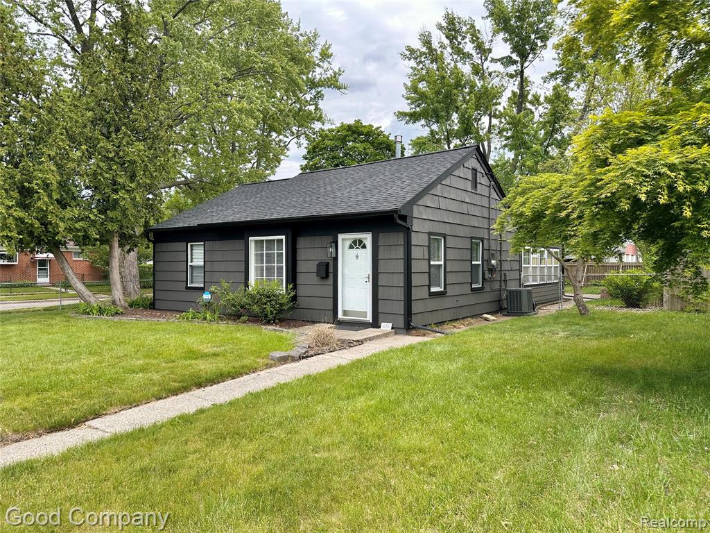626 E Windemere Avenue, Royal Oak, MI 48073 — front exterior