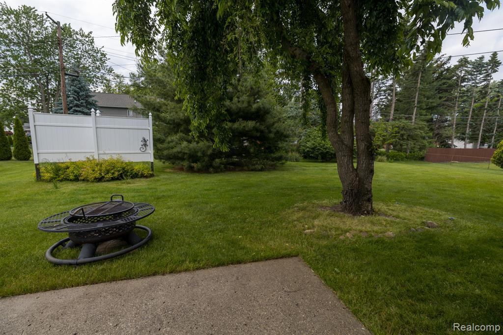 8268 Fox Bay Drive, White Lake, MI — Photo 40