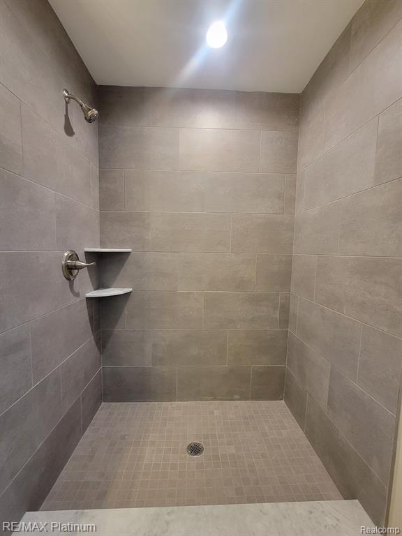 7460 SKYLAR Court, Swartz Creek, MI 48473 — Photo 15