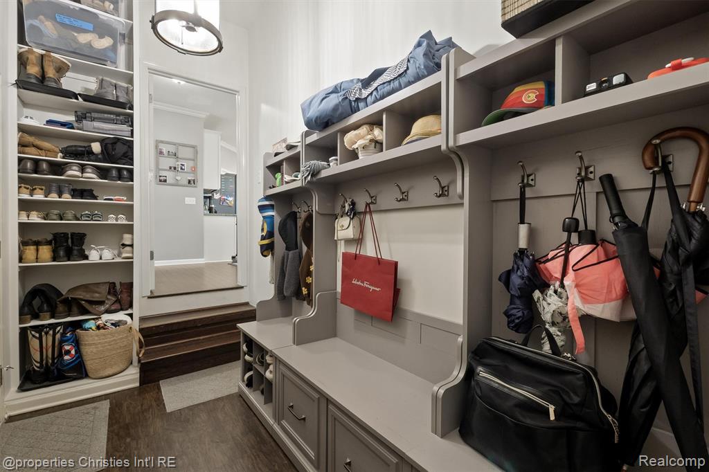 27087 Victoria Road, Novi, MI — Photo 11