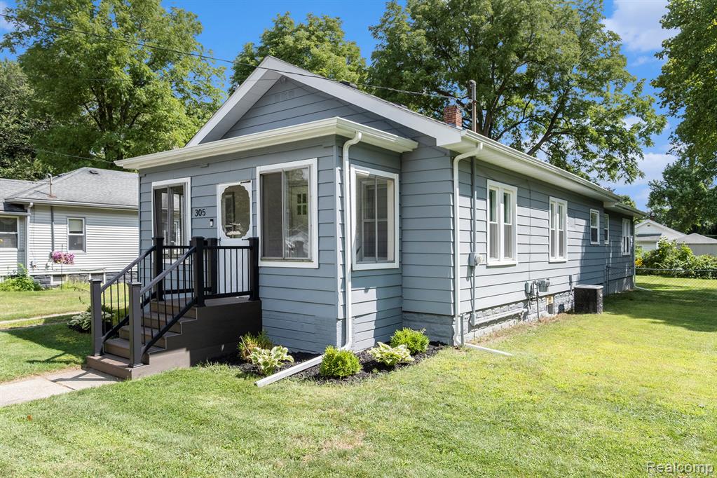 305 Center Street, Holly, MI 48442 — Photo 2