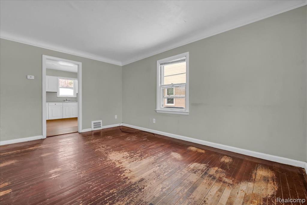 18981 Kenosha Street, Harper Woods, MI 48225 — Photo 4