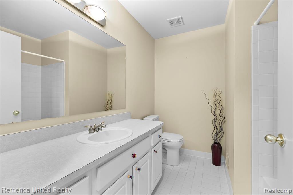 450 Berry Lake Drive, Commerce Twp, MI 48390 — Photo 18