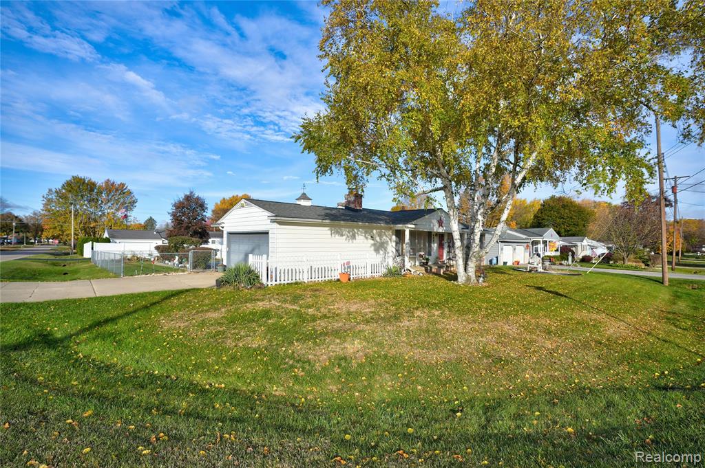 4480 Cherrytree Lane, Flint, MI 48507 — Photo 9