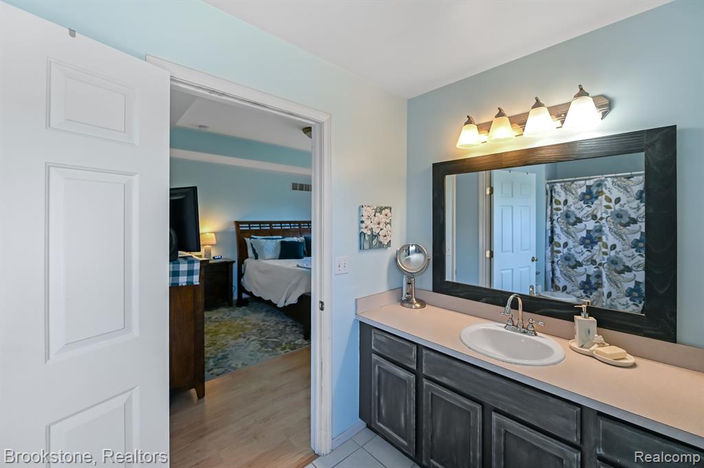 8344 DEER CREEK Court, Grand Blanc, MI 48439 — Photo 17