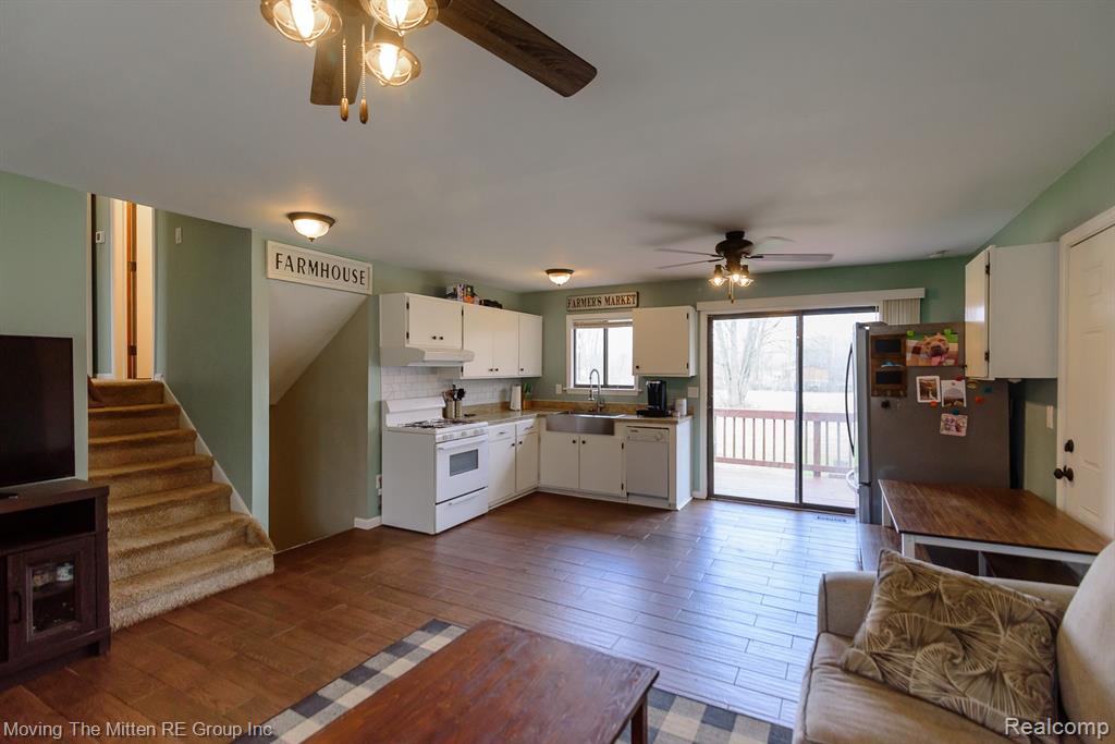 21775 Clemmons Court, Belleville, MI 48111 — Photo 6