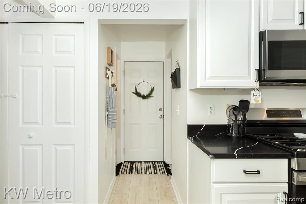 839 Dressler Lane, Rochester Hills, MI 48307 — Photo 14