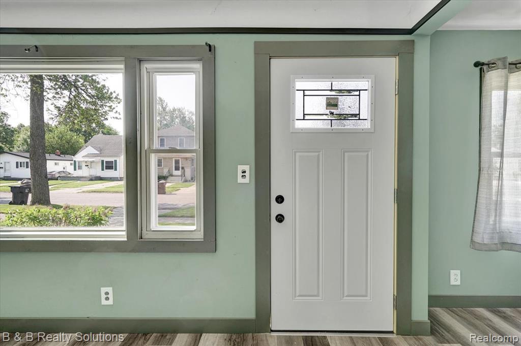 61 E Longfellow Avenue, Pontiac, MI 48340 — Photo 5