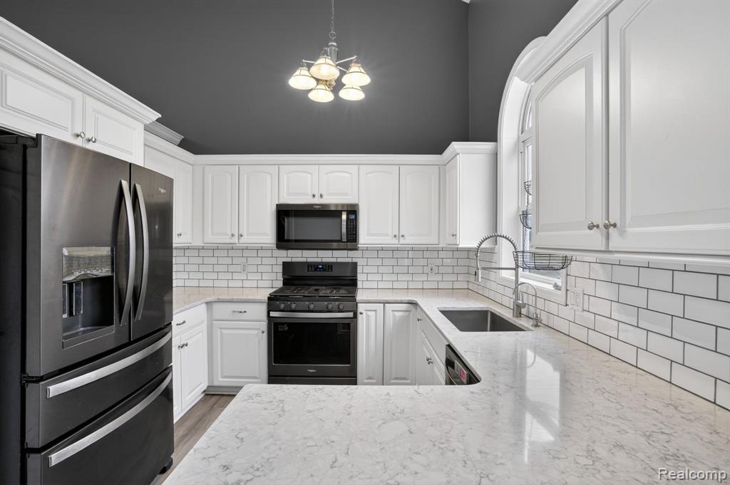 9055 Hegel Road, Goodrich Vlg, MI — Photo 26