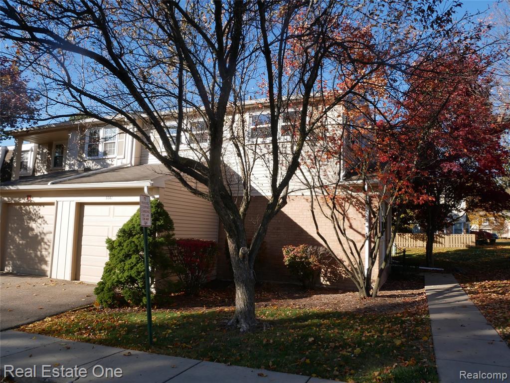 5082 Buckingham, Troy, MI 48098 — front exterior