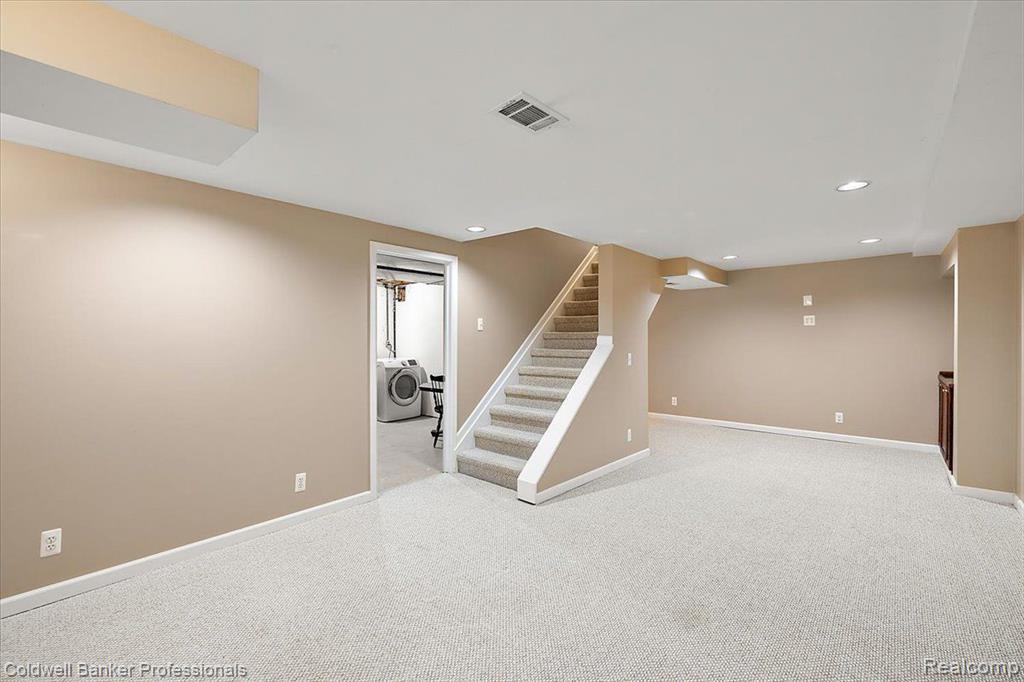 9485 BAYWOOD Drive, Plymouth, MI 48170 — Photo 41