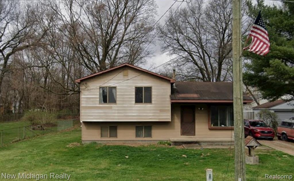 5705 Lake Grove Drive, White Lake, MI 48383 — front exterior