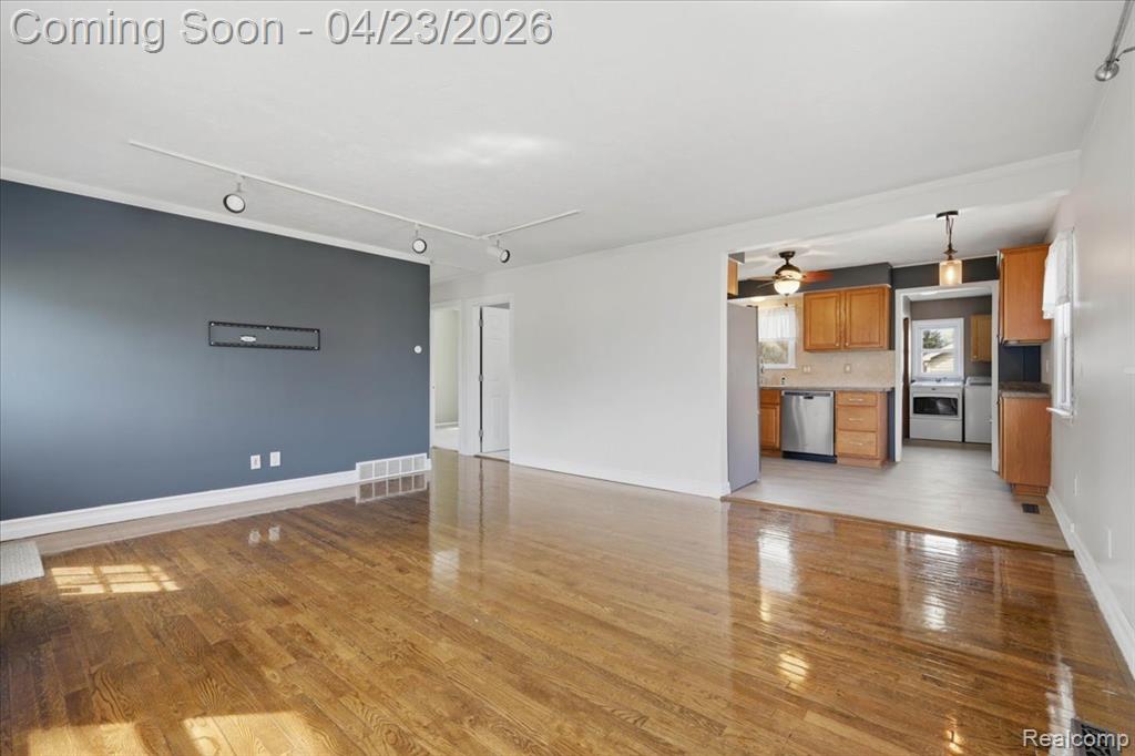 4008 Woodmere Drive, Waterford, MI 48329 — Photo 8
