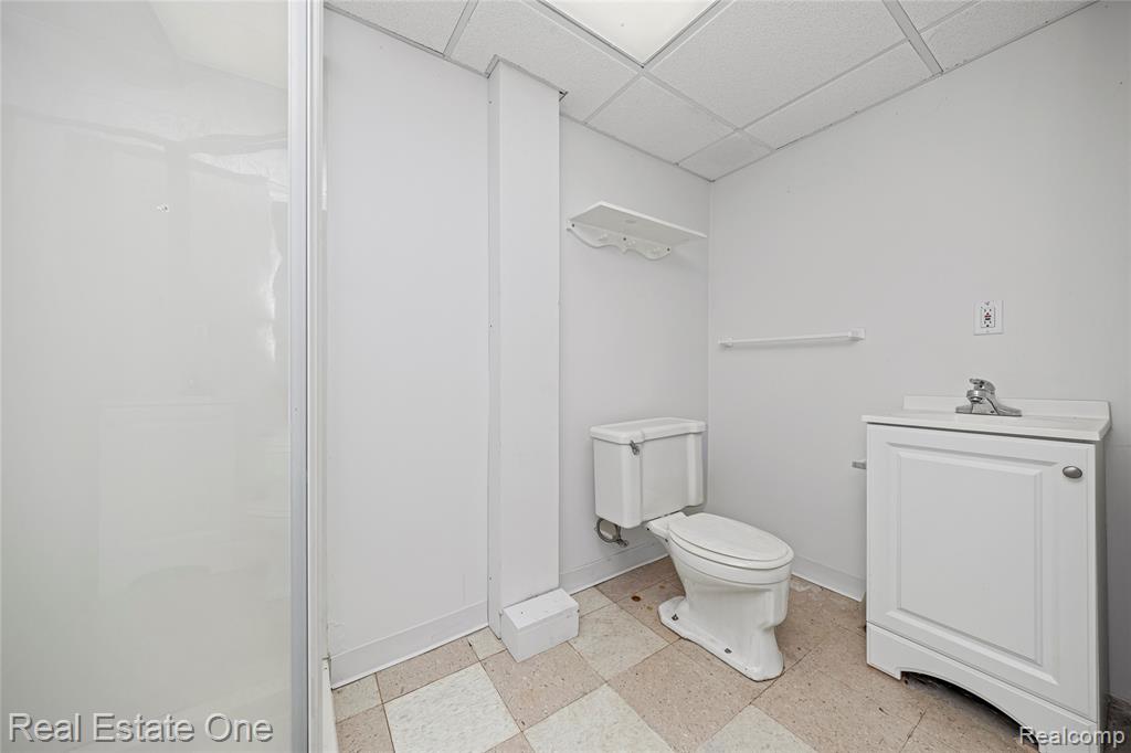 28615 Bloomfield Drive, Lathrup Village, MI 48076 — Photo 43