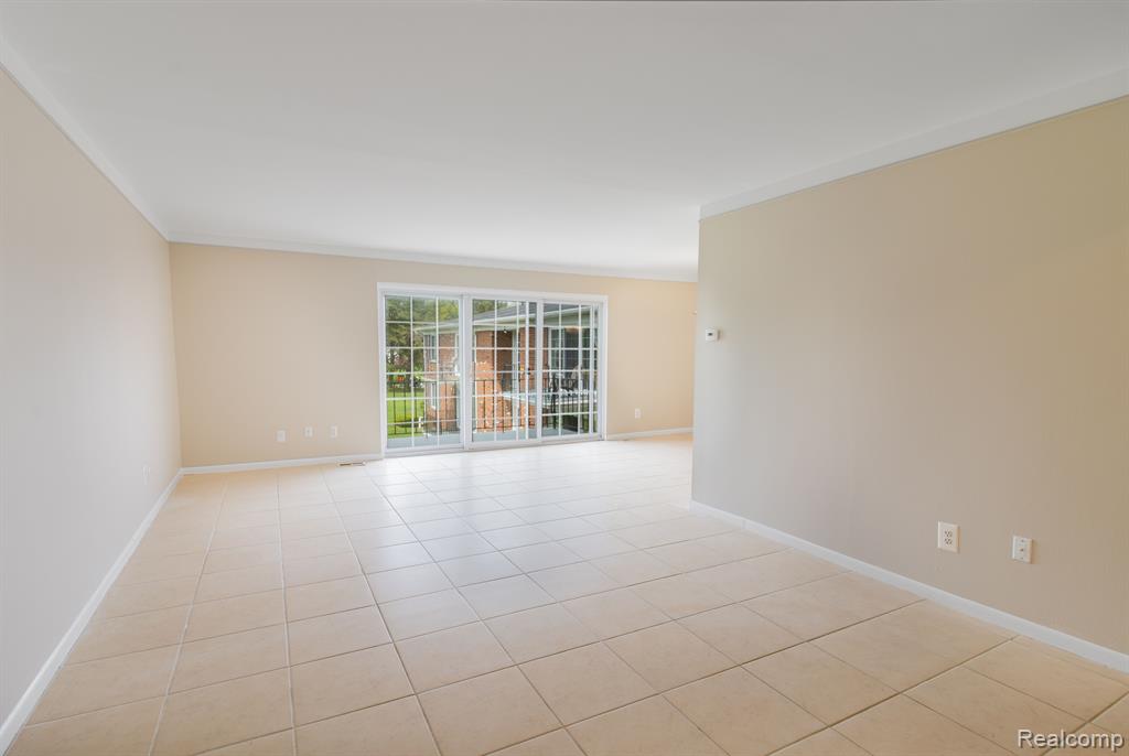 500 FOX HILLS Drive N, A-8, Bloomfield Hills, MI 48304 — Photo 7