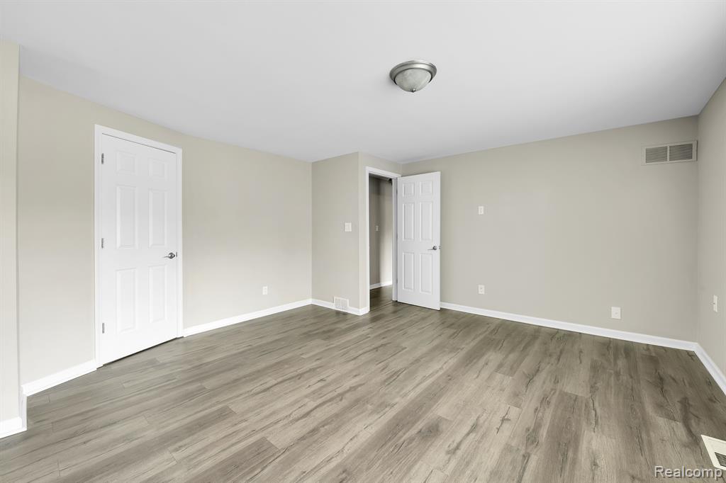8232 KARAM Boulevard, 4, Warren, MI 48093 — Photo 13