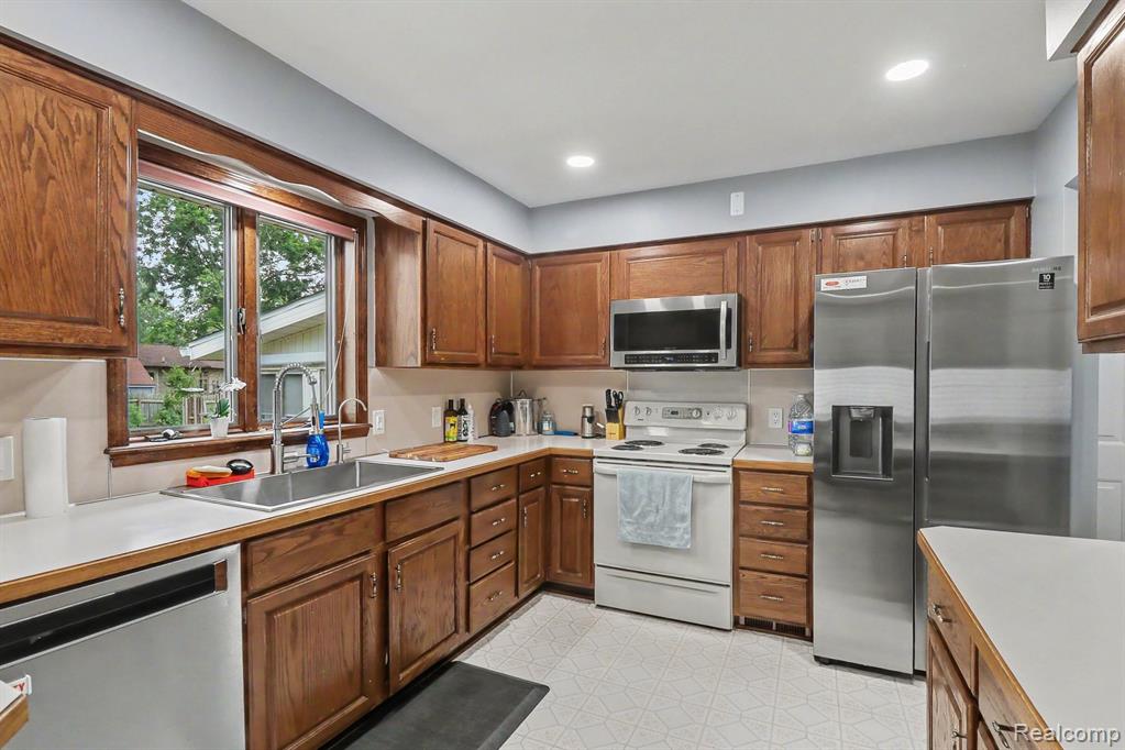 9442 WOODSIDE Trail, Swartz Creek, MI 48473 — Photo 8