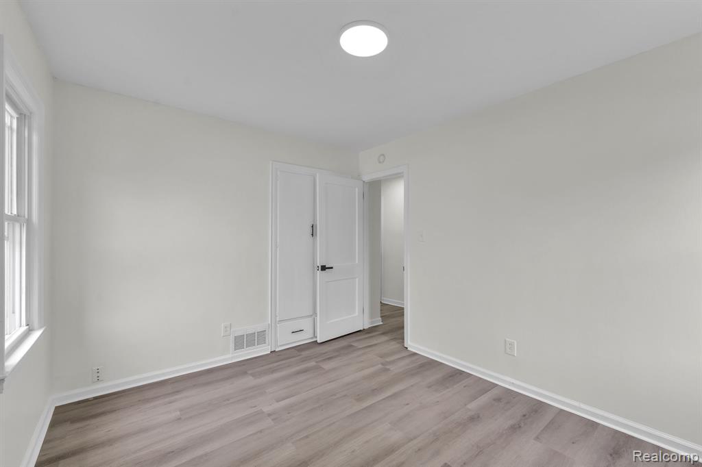 10015 Marion, Redford, MI 48239 — Photo 26