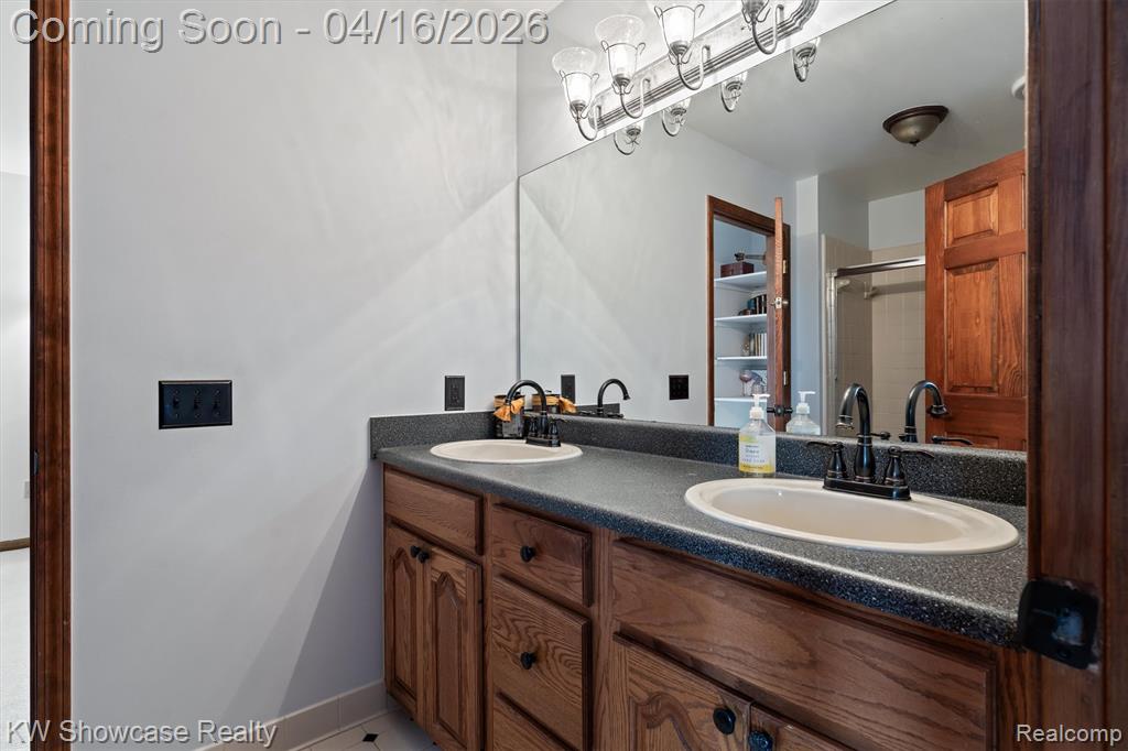 8315 E Allen Road, Fenton, MI 48430 — Photo 35