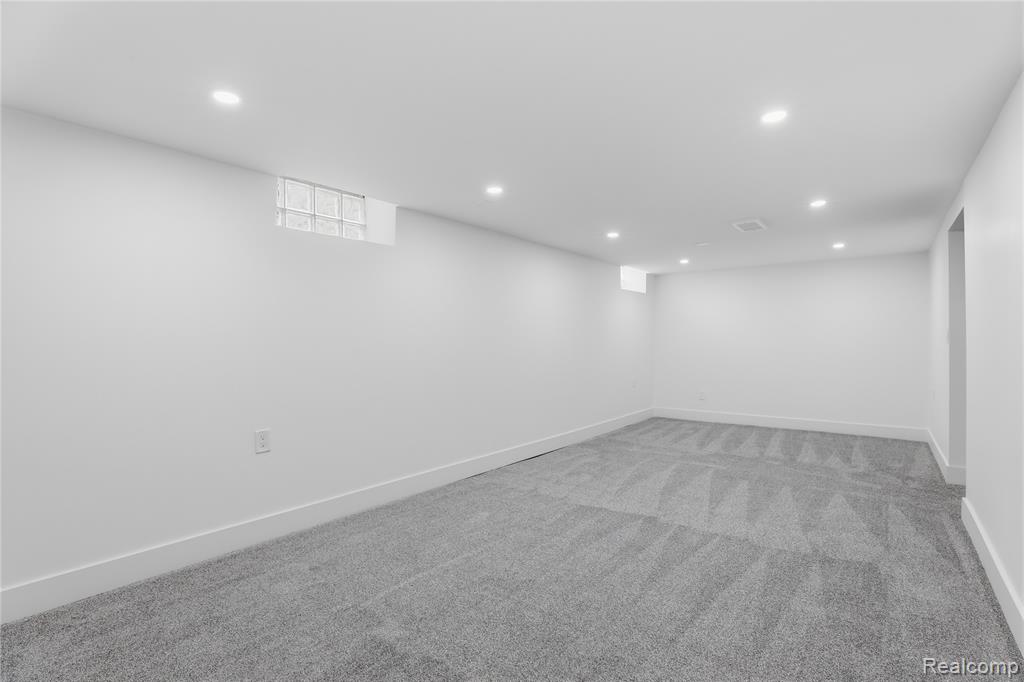 23509 Parklawn Street, Oak Park, MI 48237 — Photo 29